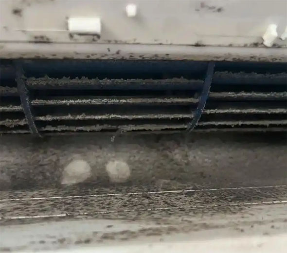 成都市空调吹的风有股烧焦味是怎么回事